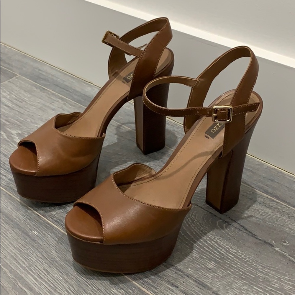 Arezzo high heel platform peep toe brown leather